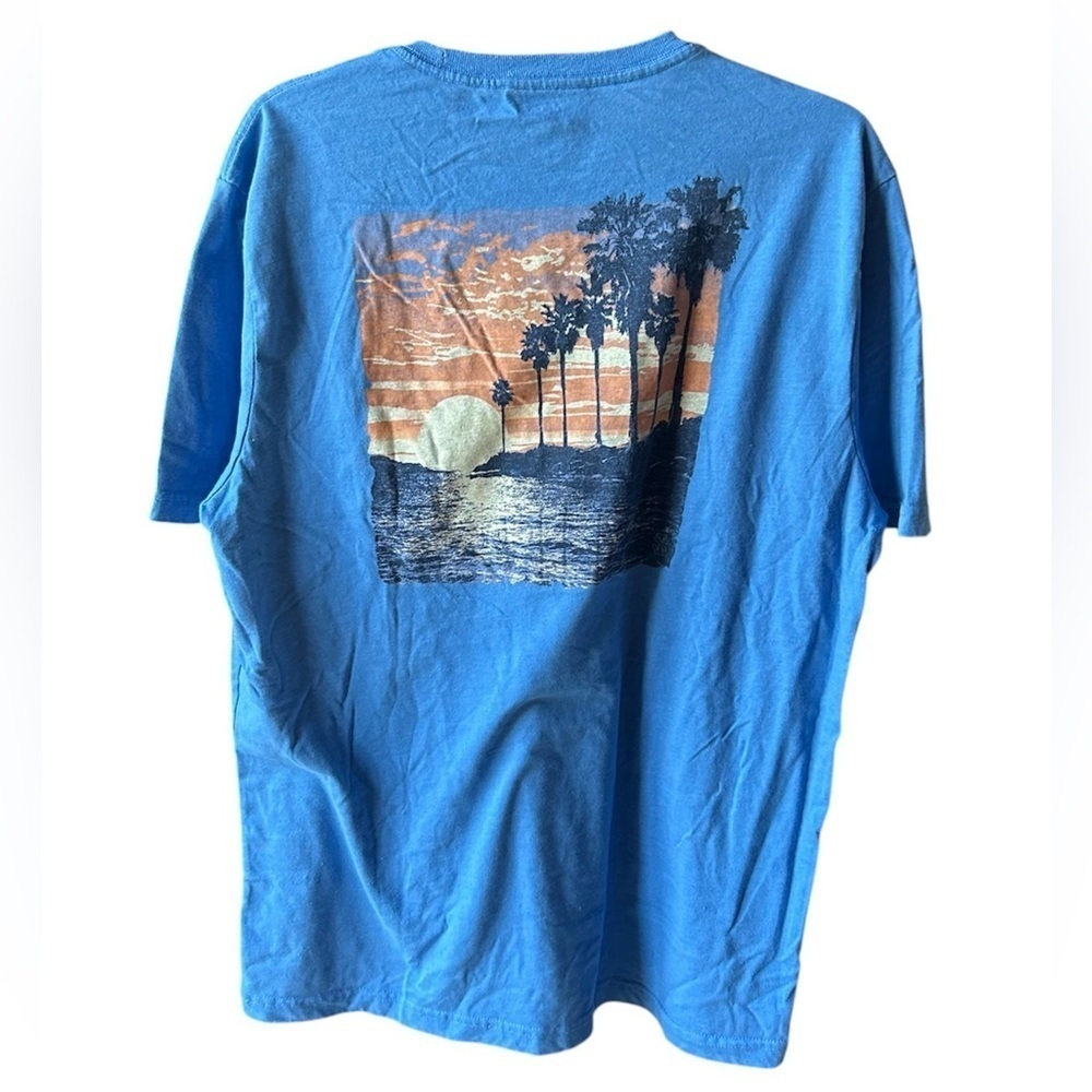 Izod Saltwater Men’s Graphic Tee - Picture 2 of 3